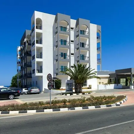 Paramount Lägenhetshotell Protaras